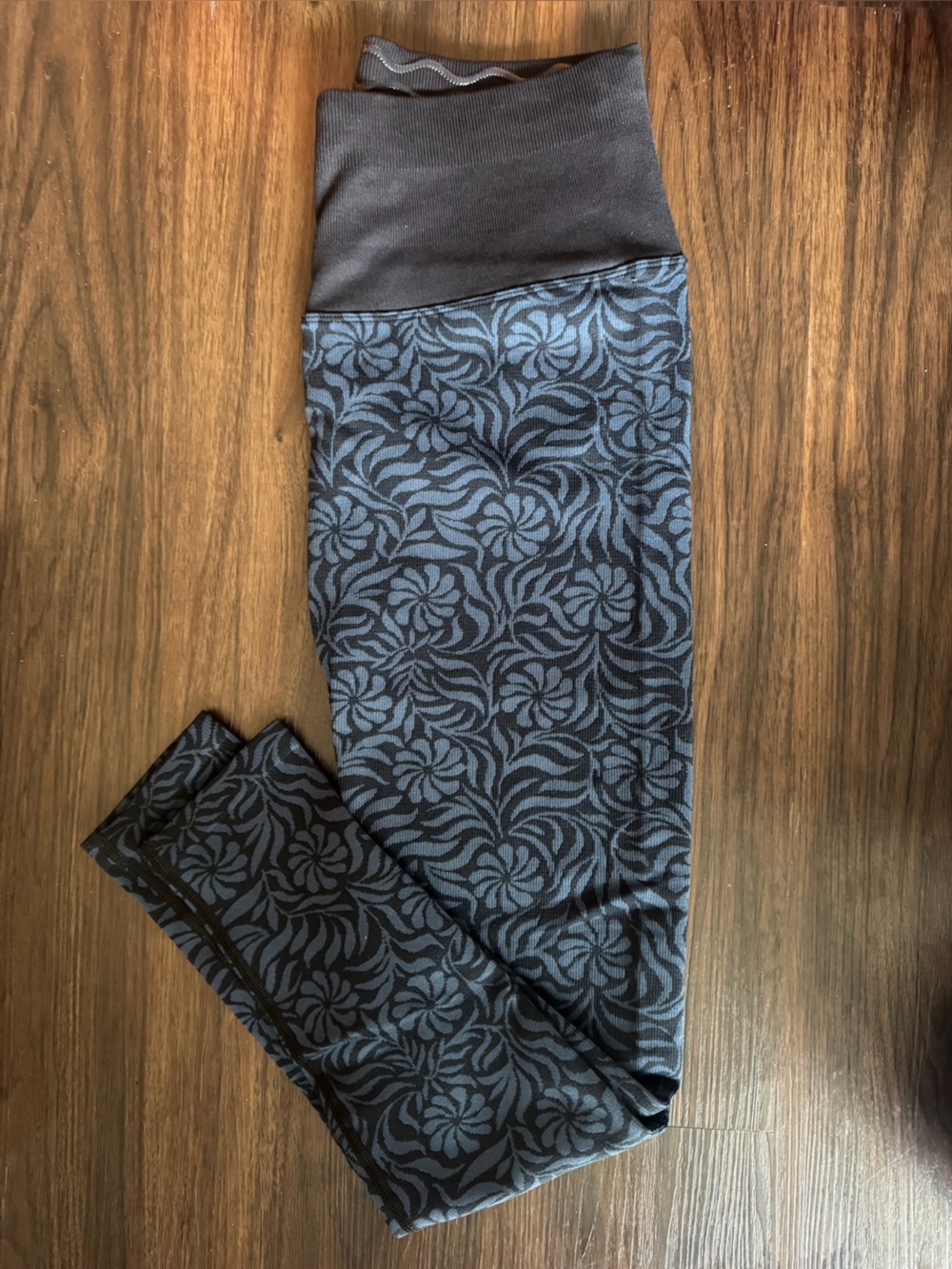 Spiritual Gangster Navy Floral Leggings